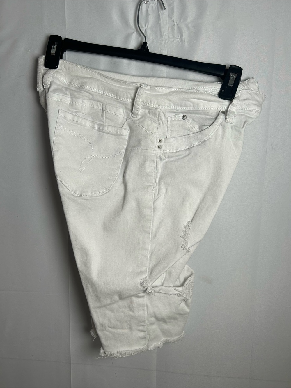 Women's White Distressed Cropped Jeans 15/32